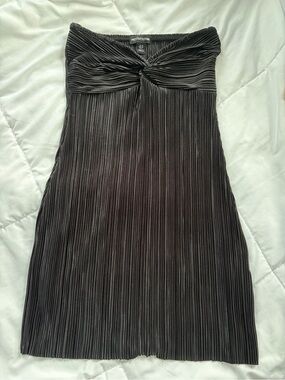 PrettyLittleThing Black Strapless Pleated Twist-Front Dress